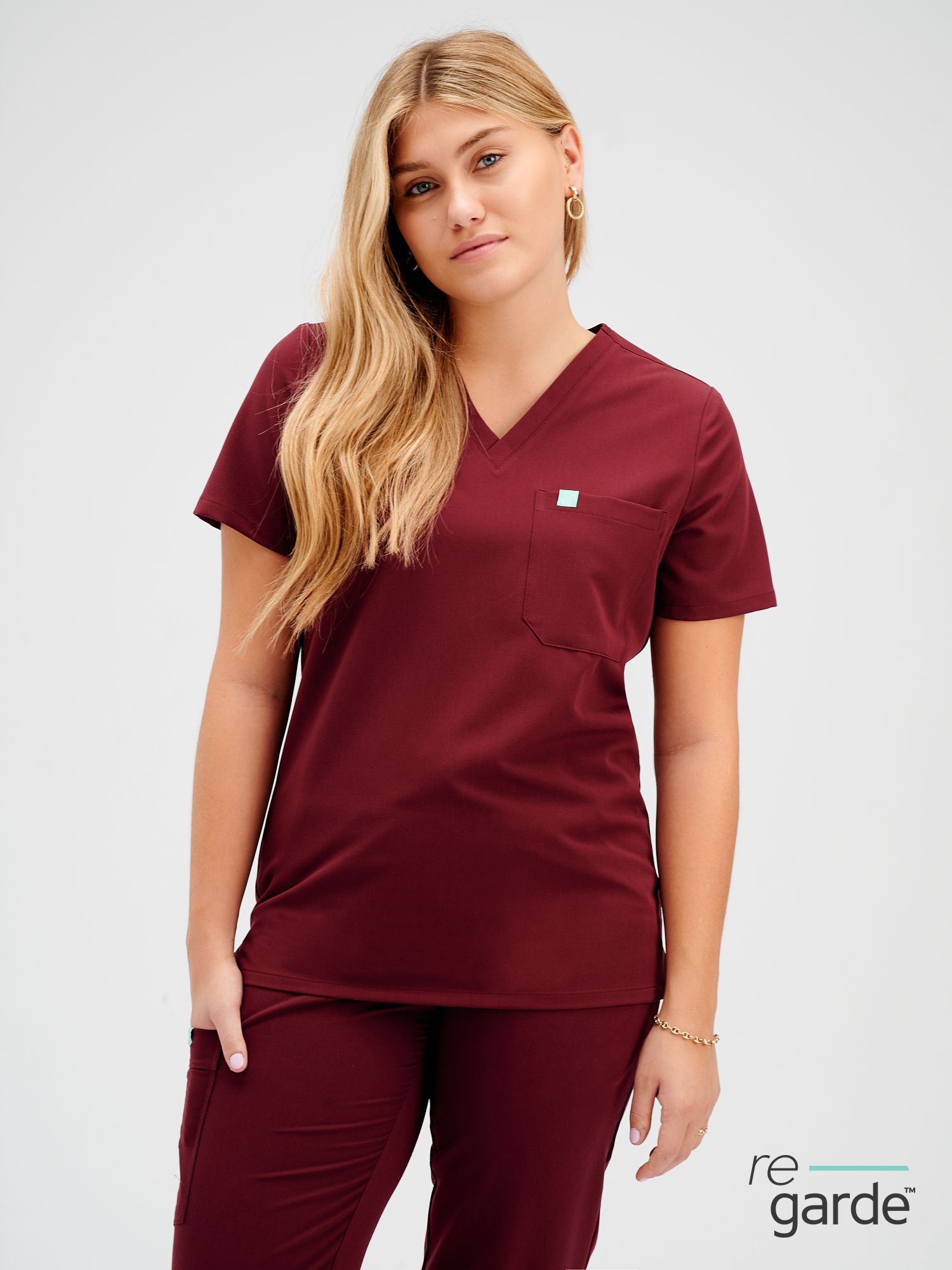 GABRIELLE RE-GARDE™ - BOURGOGNE - One Pocket Scrub Top - FINAL  SALE||GABRIELLE RE-GARDE™ - BOURGOGNE - Haut Une Poche - VENTE FINALE