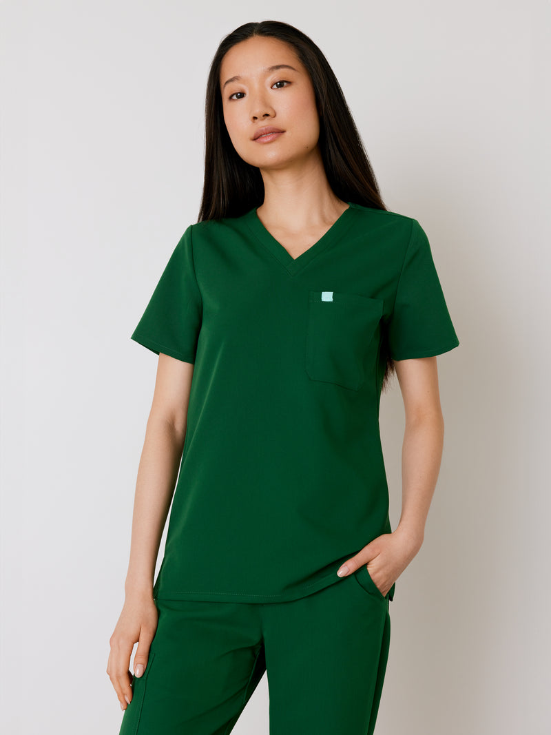 GABRIELLE RE-GARDE™ - VERT EDEN - One Pocket Scrub Top - SILVADUR™||GABRIELLE RE-GARDE™ - VERT EDEN - Haut Une Poche - SILVADUR™