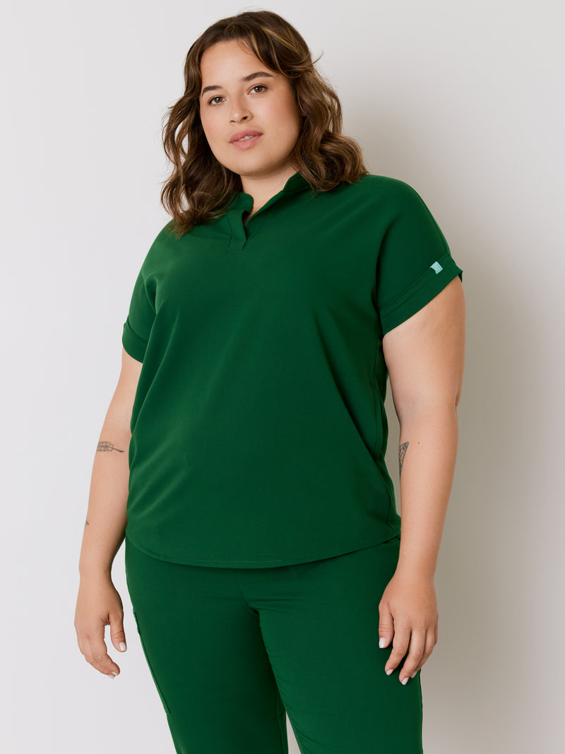 CHARLIE RE-GARDE™ - VERT EDEN - Mandarine Collar Scrub Top - SILVADUR™||CHARLIE RE-GARDE™ - VERT EDEN - Haut Col Mao - SILVADUR™