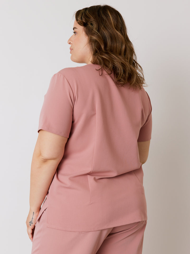 GABRIELLE RE-GARDE™ - BLUSH - One Pocket Scrub Top - SILVADUR™||GABRIELLE RE-GARDE™ - BLUSH - Haut Une Poche - SILVADUR™