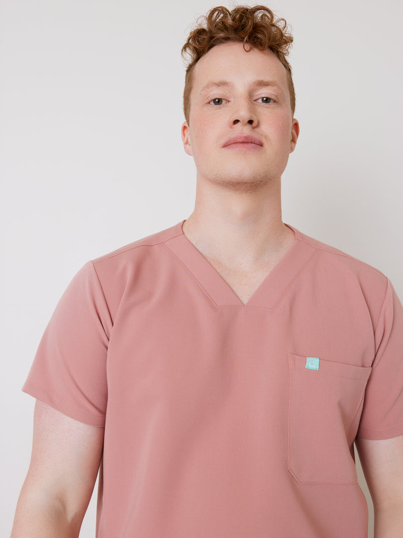 LOGAN RE-GARDE™ - BLUSH - One Pocket Men's Scrub Top - SILVADUR™||LOGAN RE-GARDE™ - BLUSH - Haut Une Poche - SILVADUR™