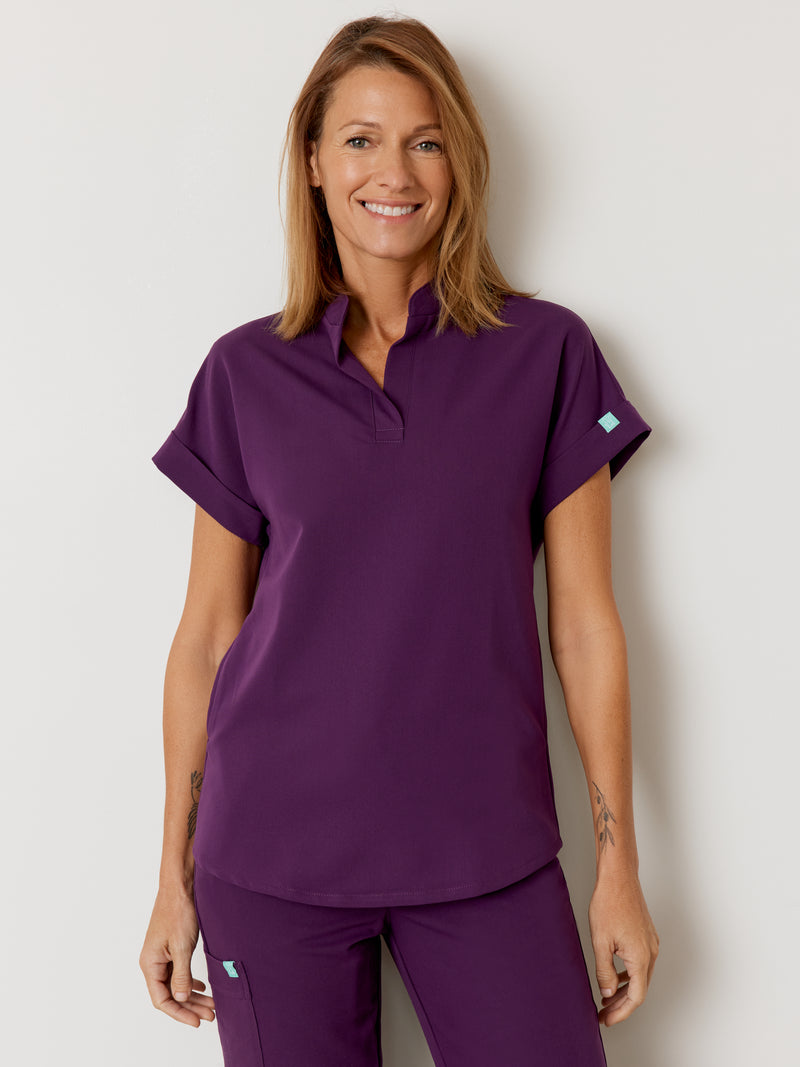 CHARLIE RE-GARDE™ - AUBERGINE - Mandarine Collar Scrub Top - SILVADUR™||CHARLIE RE-GARDE™ - AUBERGINE - Haut Col Mao - SILVADUR™