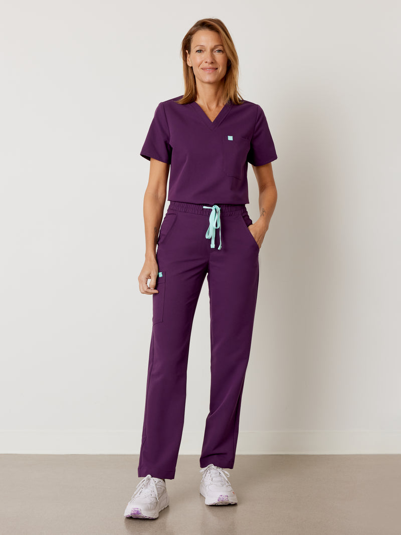 JULIETA RE-GARDE™ - AUBERGINE - Straight Cut Scrub Pants - SILVADUR™||JULIETA RE-GARDE™ - AUBERGINE - Pantalon Coupe Droite - SILVADUR™