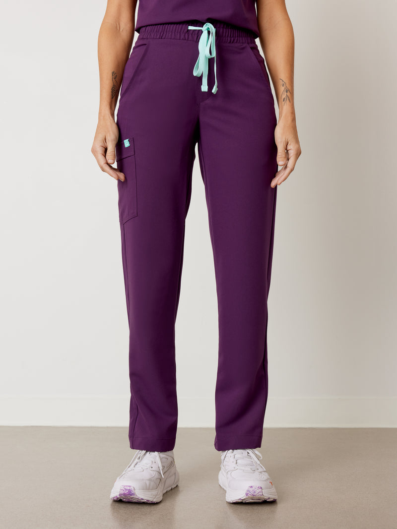 JULIETA RE-GARDE™ - AUBERGINE - Straight Cut Scrub Pants - SILVADUR™||JULIETA RE-GARDE™ - AUBERGINE - Pantalon Coupe Droite - SILVADUR™