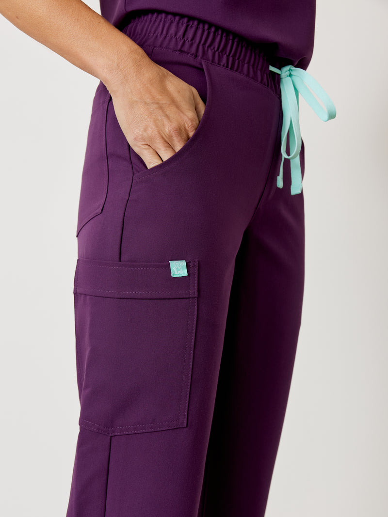 JULIETA RE-GARDE™ - AUBERGINE - Straight Cut Scrub Pants - SILVADUR™||JULIETA RE-GARDE™ - AUBERGINE - Pantalon Coupe Droite - SILVADUR™