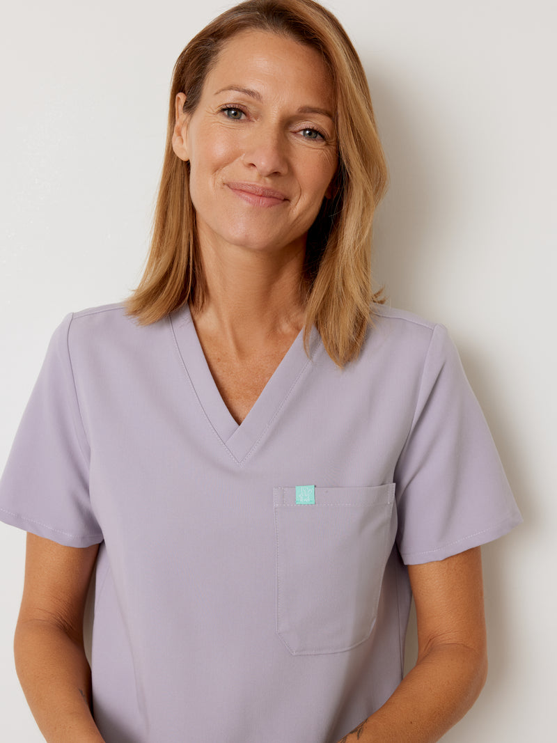 GABRIELLE RE-GARDE™ - PERLE - One Pocket Scrub Top - SILVADUR™||GABRIELLE RE-GARDE™ - PERLE - Haut Une Poche - SILVADUR™