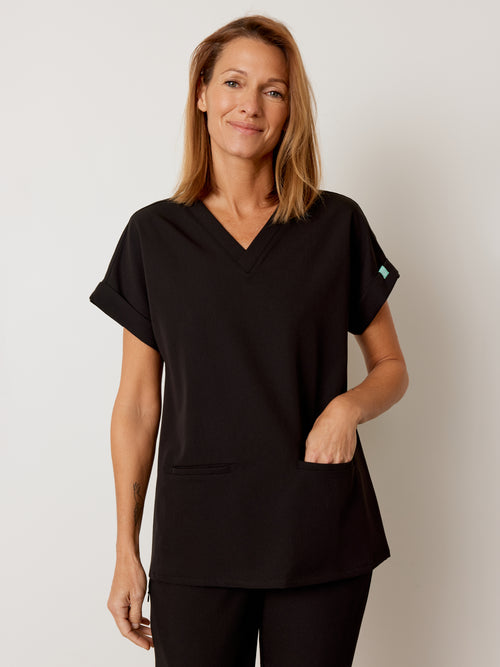 HALLI RE-GARDE™ - NOIR - Loose Fit Scrub Top - SILVADUR™||HALLI RE-GARDE™ - NOIR - Haut Coupe Ample - SILVADUR™