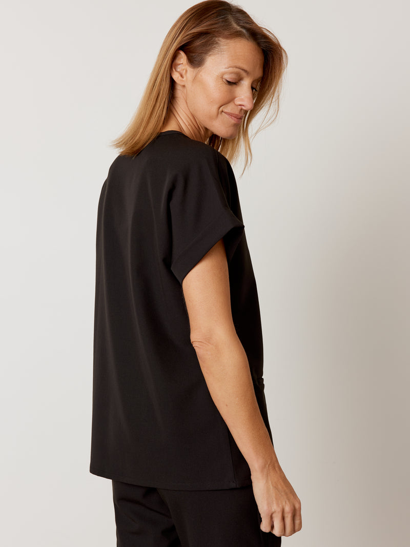 HALLI RE-GARDE™ - NOIR - Loose Fit Scrub Top||HALLI RE-GARDE™ - NOIR - Haut Coupe Ample