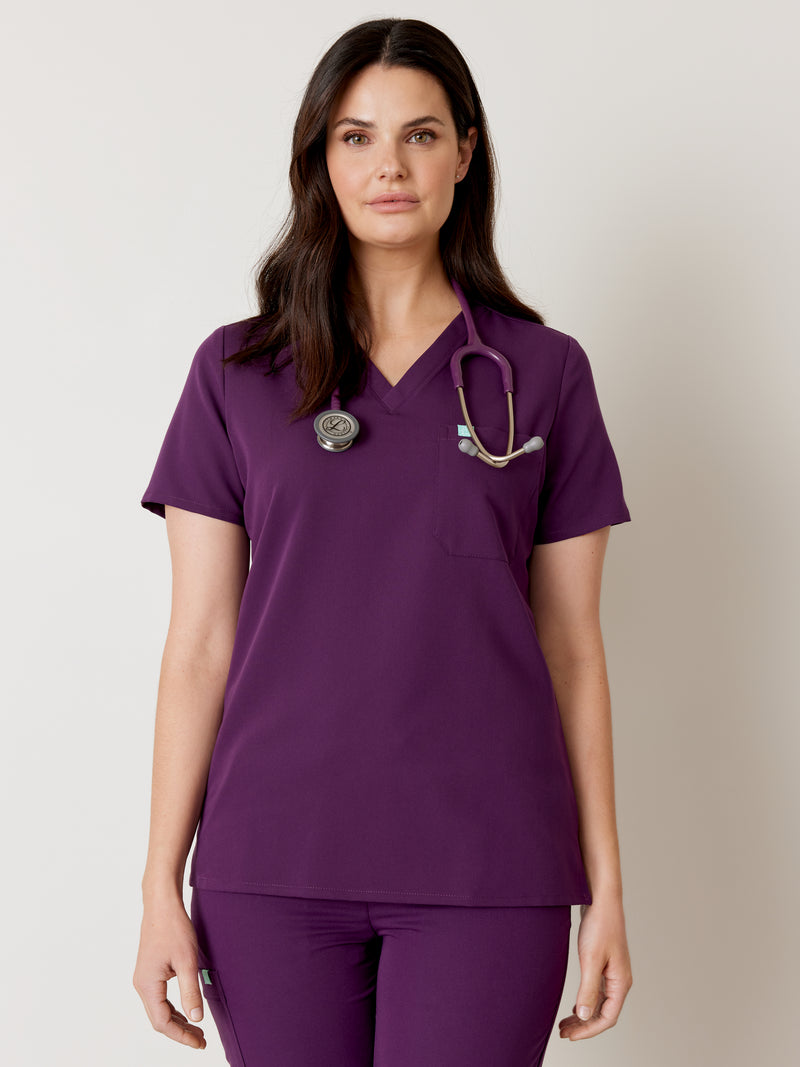 GABRIELLE RE-GARDE™ - AUBERGINE - One Pocket Scrub Top - SILVADUR™||GABRIELLE RE-GARDE™ - AUBERGINE - Haut Une Poche - SILVADUR™