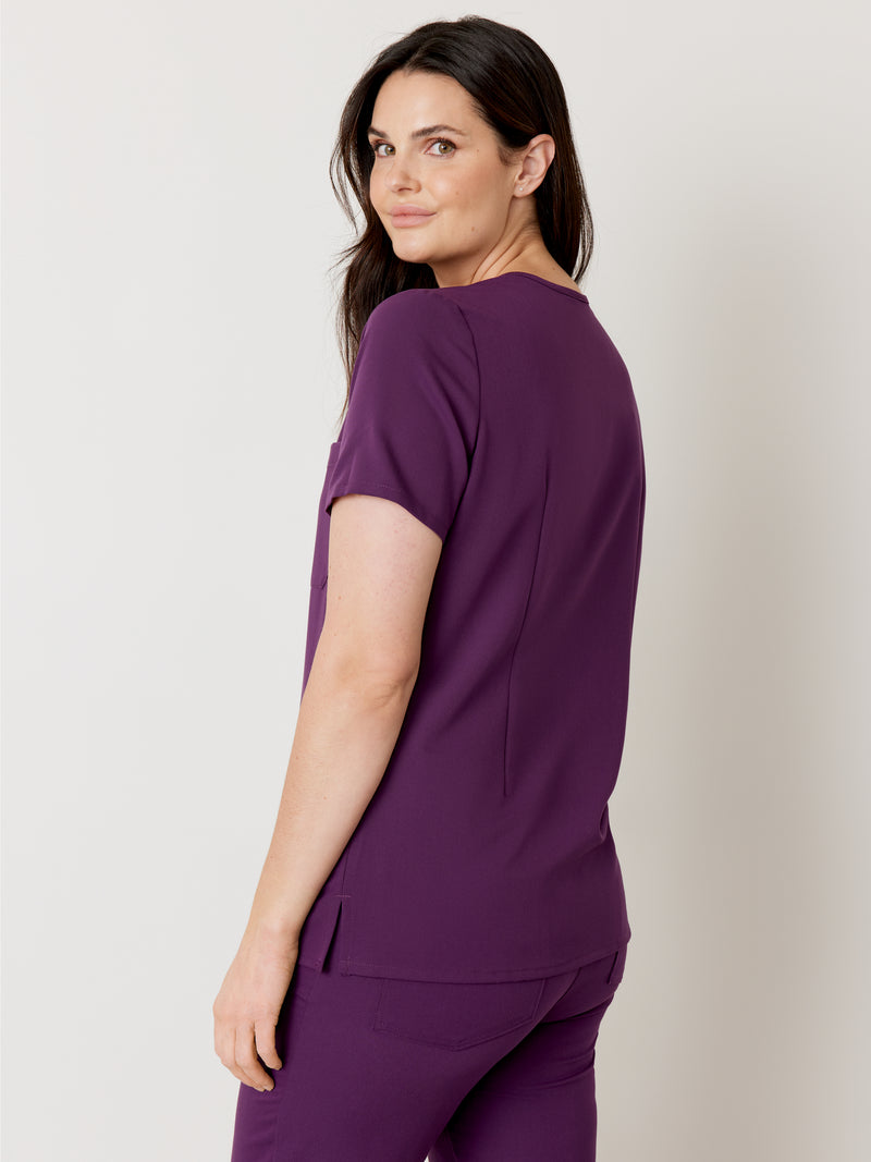 GABRIELLE RE-GARDE™ - AUBERGINE - One Pocket Scrub Top - SILVADUR™||GABRIELLE RE-GARDE™ - AUBERGINE - Haut Une Poche - SILVADUR™