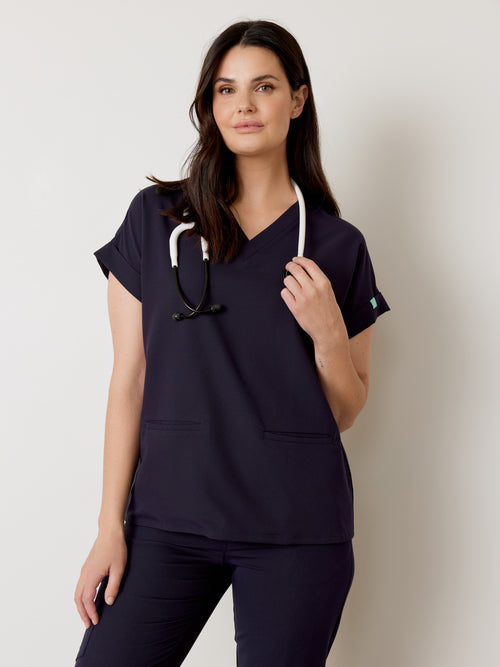 HALLI RE-GARDE™ - BLEU NAUTIQUE - Loose Fit Scrub Top||HALLI RE-GARDE™ - BLEU NAUTIQUE - Haut Coupe Ample