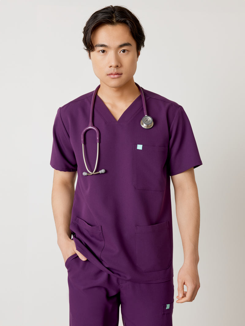 ZACK RE-GARDE™ - AUBERGINE - Three Pockets Men's Scrub Top - SILVADUR™||ZACK RE-GARDE™ - AUBERGINE - Haut Trois Poches - SILVADUR™