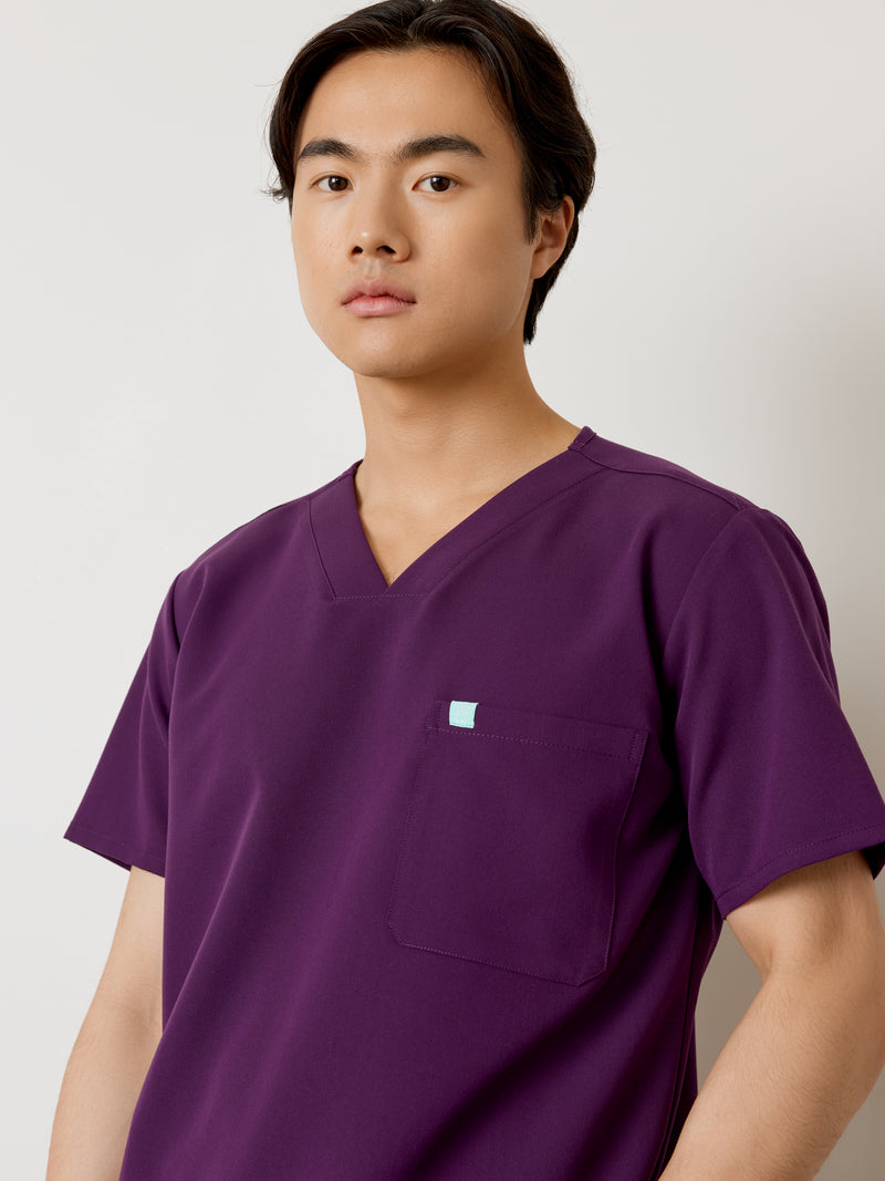 LOGAN RE-GARDE™ - AUBERGINE - One Pocket Men's Scrub Top - SILVADUR™||LOGAN RE-GARDE™ - AUBERGINE - Haut Une Poche - SILVADUR™