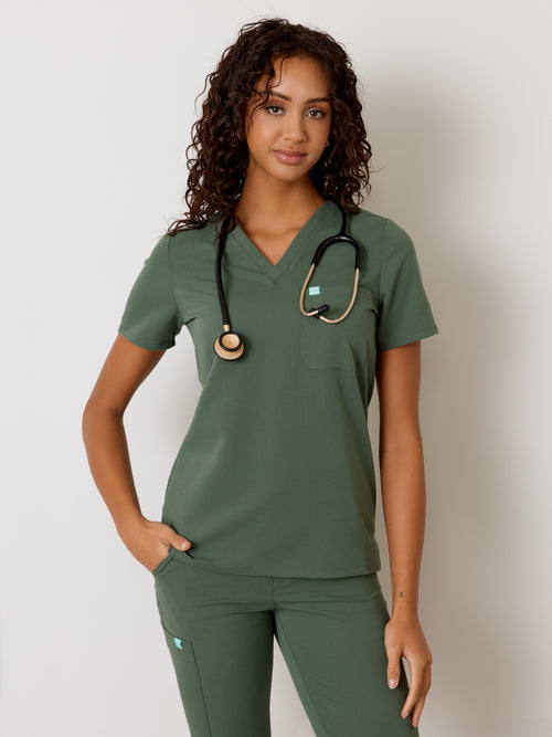 GABRIELLE RE-GARDE™ - EUCALYPTUS - One Pocket Scrub Top - SILVADUR™||GABRIELLE RE-GARDE™ - EUCALYPTUS - Haut Une Poche - SILVADUR™