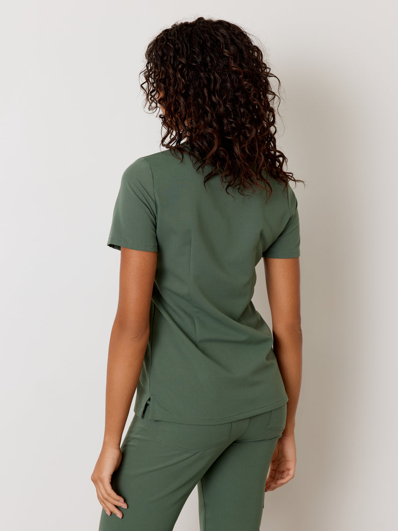 GABRIELLE RE-GARDE™ - EUCALYPTUS - One Pocket Scrub Top - SILVADUR™||GABRIELLE RE-GARDE™ - EUCALYPTUS - Haut Une Poche - SILVADUR™