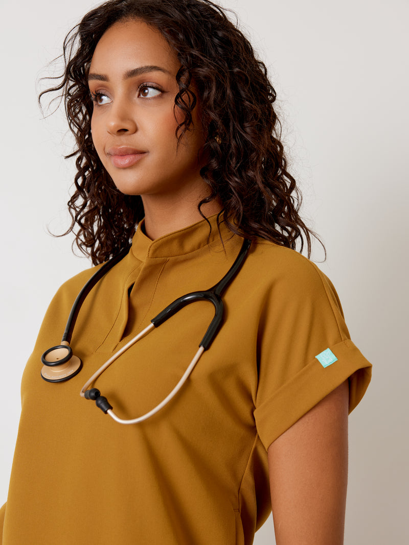 CHARLIE RE-GARDE™ - BRONZE - Mandarine Collar Scrub Top - SILVADUR™||CHARLIE RE-GARDE™ - BRONZE - Haut Col Mao - SILVADUR™