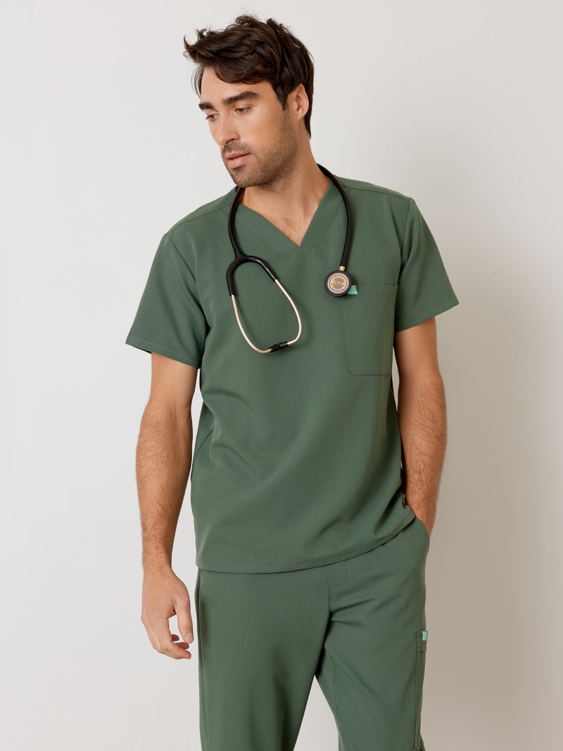 LOGAN RE-GARDE™ - EUCALYPTUS - One Pocket Men's Scrub Top - SILVADUR™||LOGAN RE-GARDE™ - EUCALYPTUS - Haut Une Poche - SILVADUR™