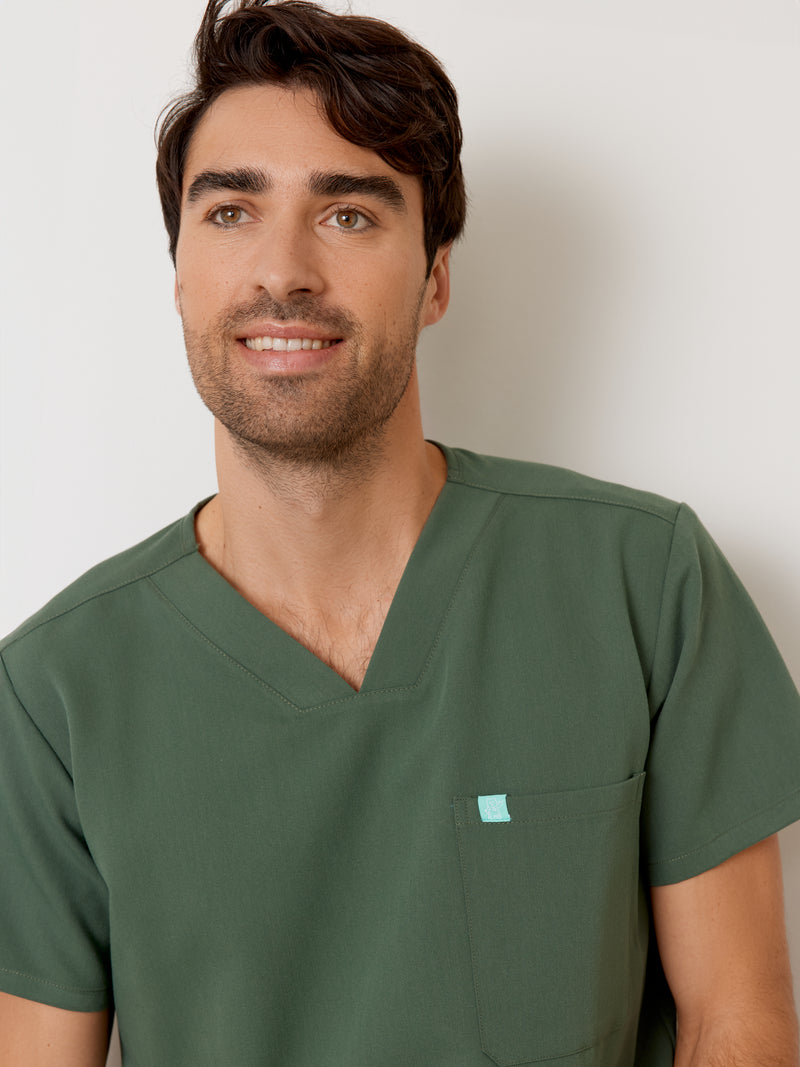 LOGAN RE-GARDE™ - EUCALYPTUS - One Pocket Men's Scrub Top - SILVADUR™||LOGAN RE-GARDE™ - EUCALYPTUS - Haut Une Poche - SILVADUR™