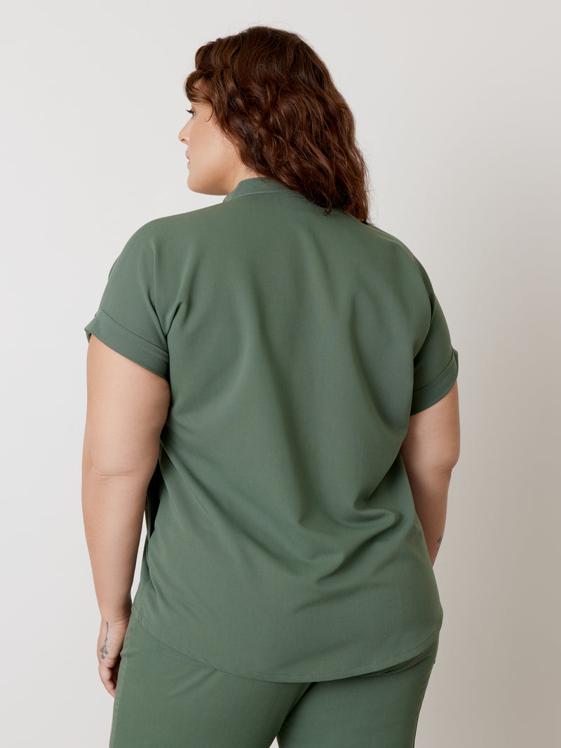 CHARLIE RE-GARDE™ - EUCALYPTUS - Mandarine Collar Scrub Top - SILVADUR™||CHARLIE RE-GARDE™ - EUCALYPTUS - Haut Col Mao - SILVADUR™