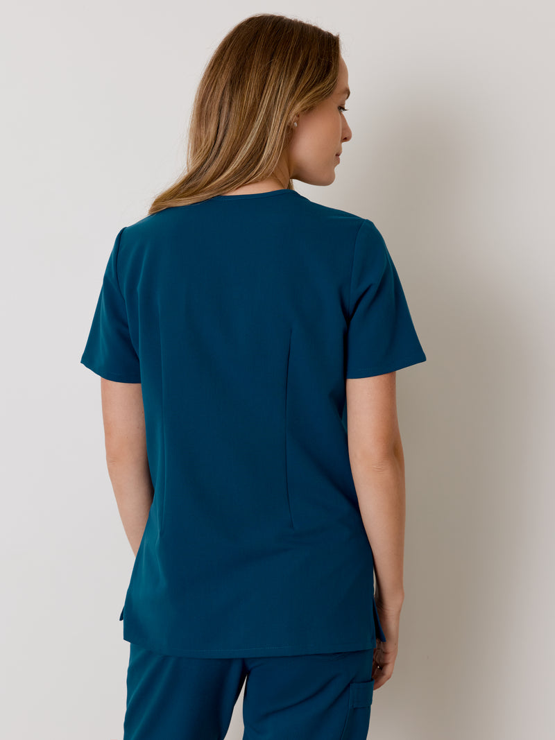 GABRIELLE RE-GARDE™ - BLEU OPALE - One Pocket Scrub Top - SILVADUR™||GABRIELLE RE-GARDE™ - BLEU OPALE - Haut Une Poche - SILVADUR™