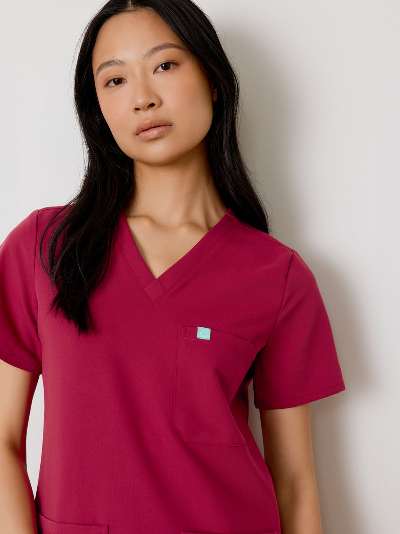 CHLOE RE-GARDE™ - BAIE SAUVAGE - Three Pockets Scrub Top - SILVADUR™||CHLOE RE-GARDE™ - BAIE SAUVAGE - Haut Trois Poches - SILVADUR™