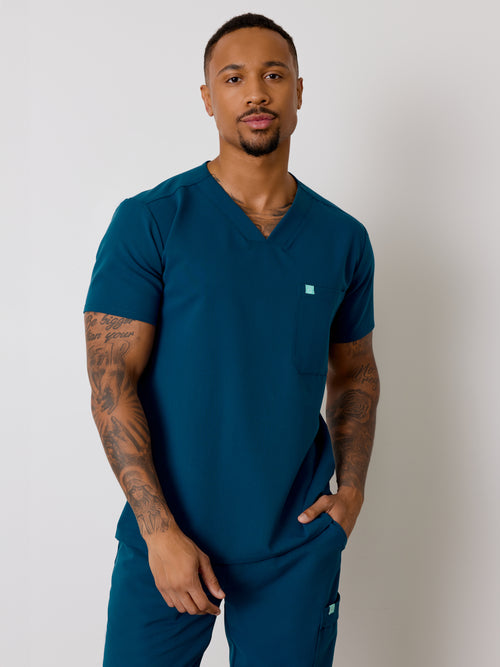 LOGAN RE-GARDE™ - BLEU OPALE - One Pocket Men's Scrub Top - SILVADUR™||LOGAN RE-GARDE™ - BLEU OPALE - Haut Une Poche - SILVADUR™