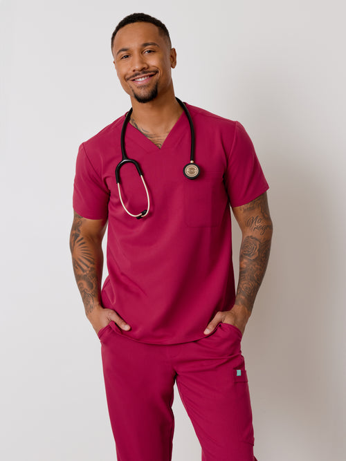 LOGAN RE-GARDE™ - BAIE SAUVAGE - One Pocket Men's Scrub Top - SILVADUR™||LOGAN RE-GARDE™ - BAIE SAUVAGE - Haut Une Poche - SILVADUR™