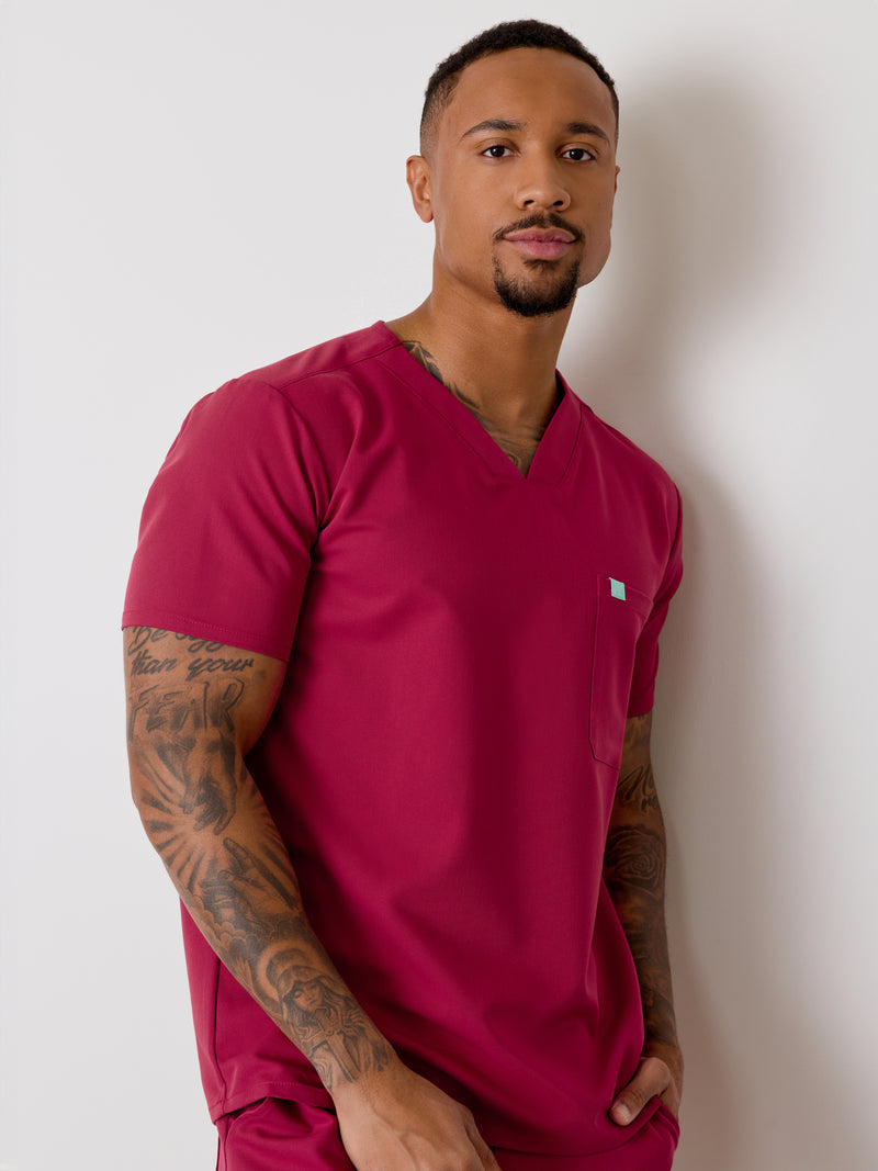 LOGAN RE-GARDE™ - BAIE SAUVAGE - One Pocket Men's Scrub Top - SILVADUR™||LOGAN RE-GARDE™ - BAIE SAUVAGE - Haut Une Poche - SILVADUR™