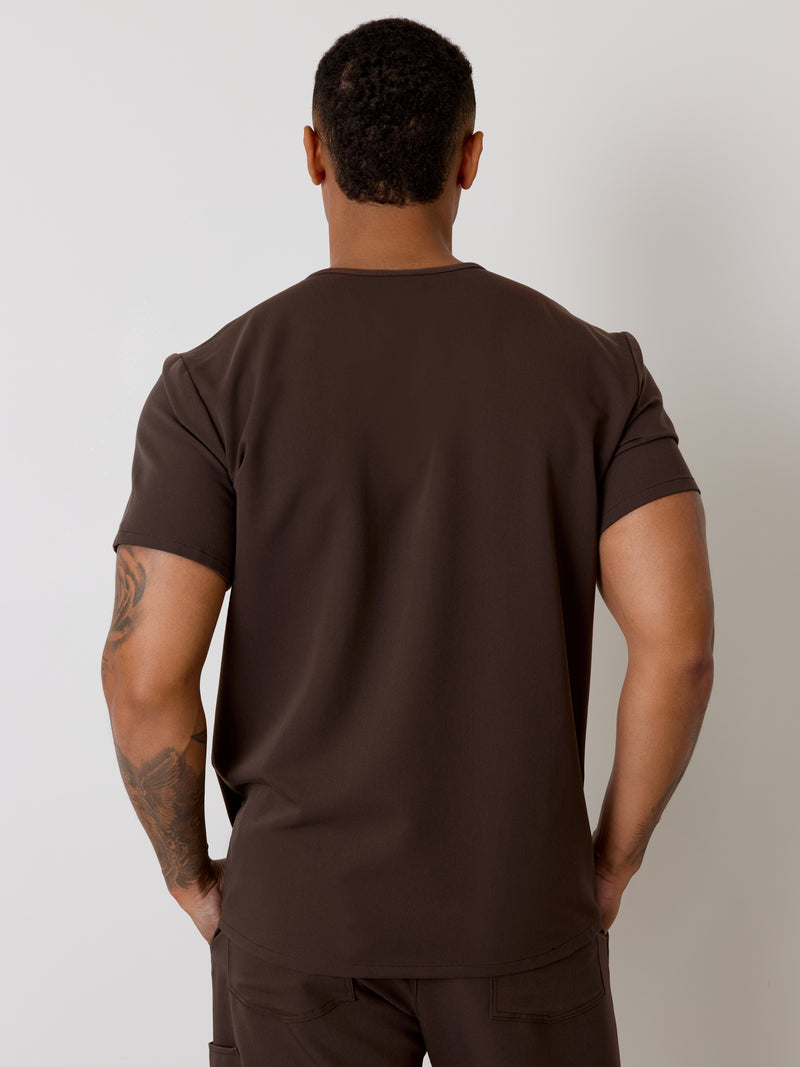 LOGAN RE-GARDE™ - CHOCOLAT - One Pocket Men's Scrub Top - SILVADUR™||LOGAN RE-GARDE™ - CHOCOLAT - Haut Une Poche - SILVADUR™