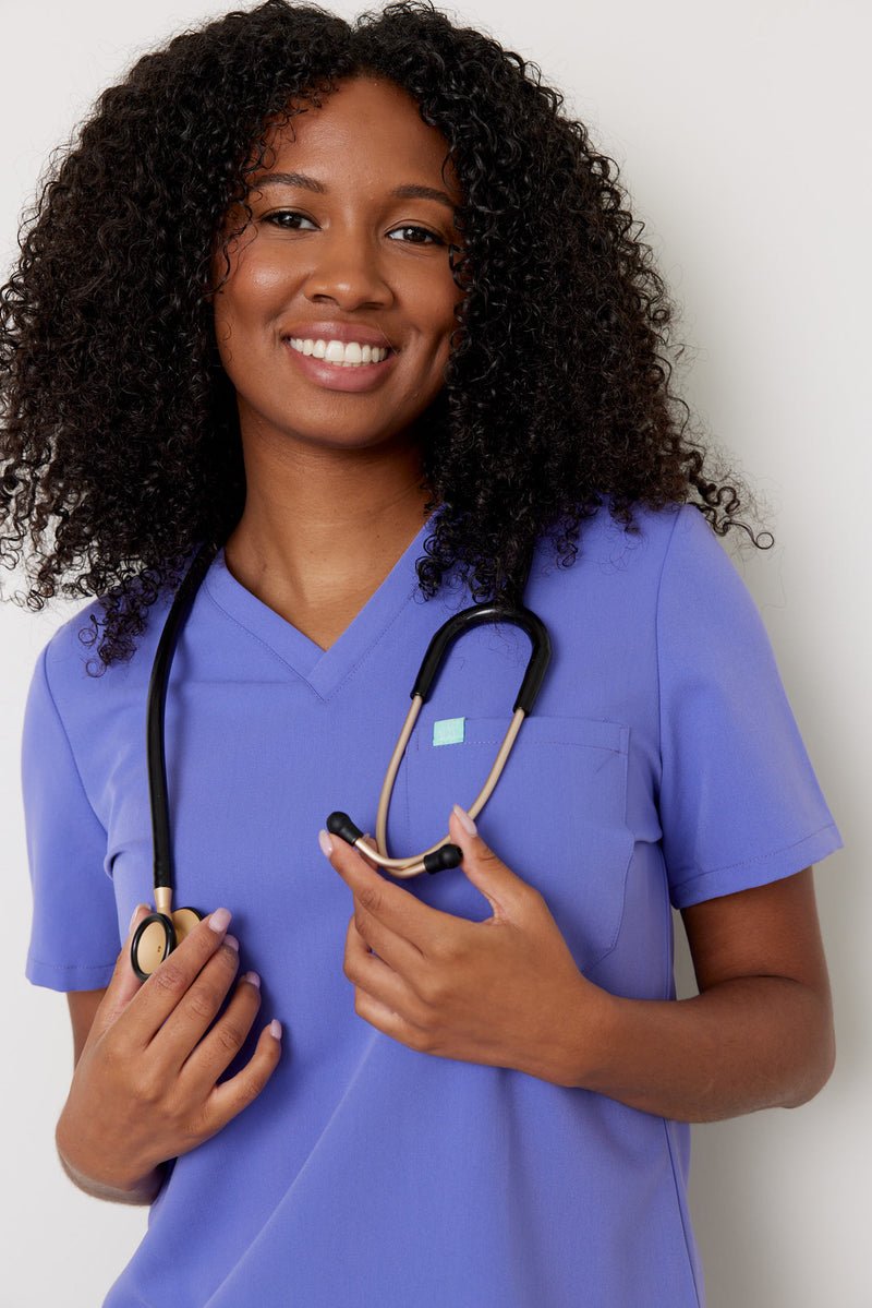 GABRIELLE RE-GARDE™ - IRIS - One Pocket Scrub Top - SILVADUR™||GABRIELLE RE-GARDE™ - IRIS - Haut Une Poche - SILVADUR™