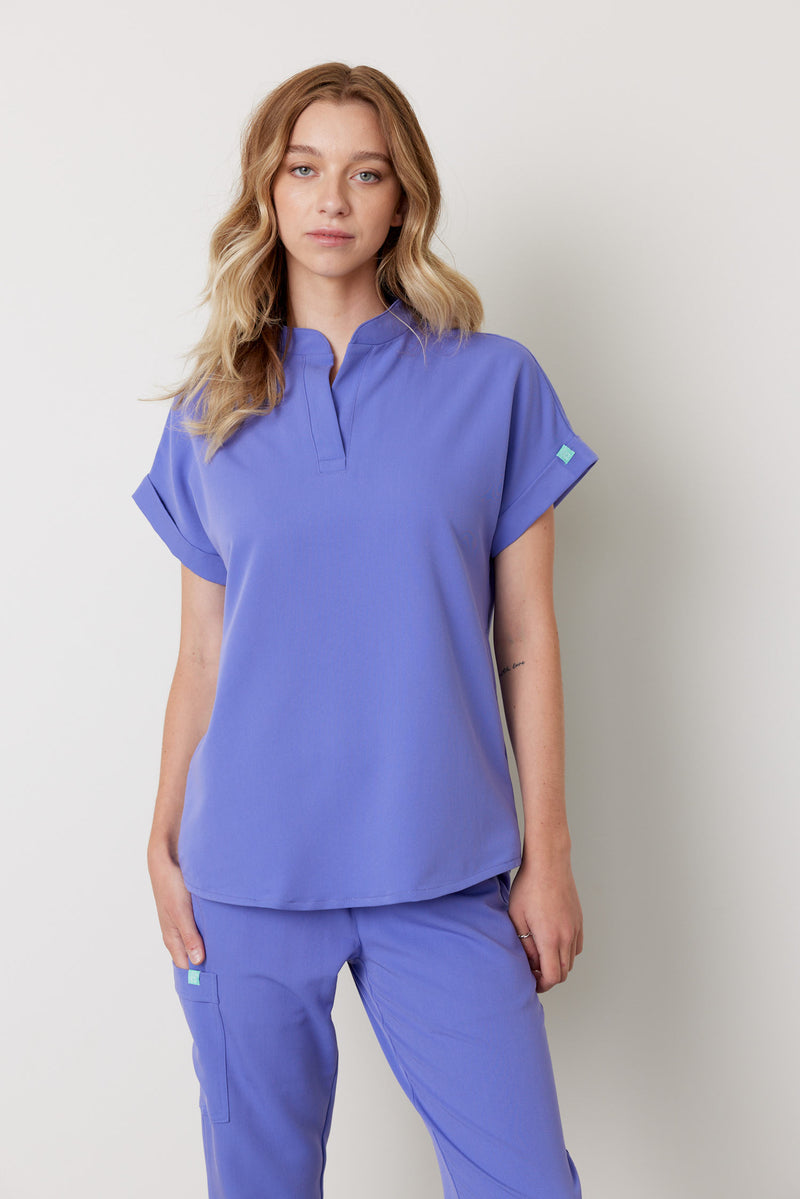 CHARLIE RE-GARDE™ - IRIS - Mandarine Collar Scrub Top - SILVADUR™||CHARLIE RE-GARDE™ - IRIS - Haut Col Mao - SILVADUR™