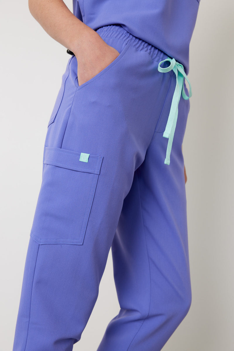 ROSIE RE-GARDE™ - IRIS - Jogger Scrub Pants - SILVADUR™||ROSIE RE-GARDE™ - IRIS - Pantalon Jogger - SILVADUR™