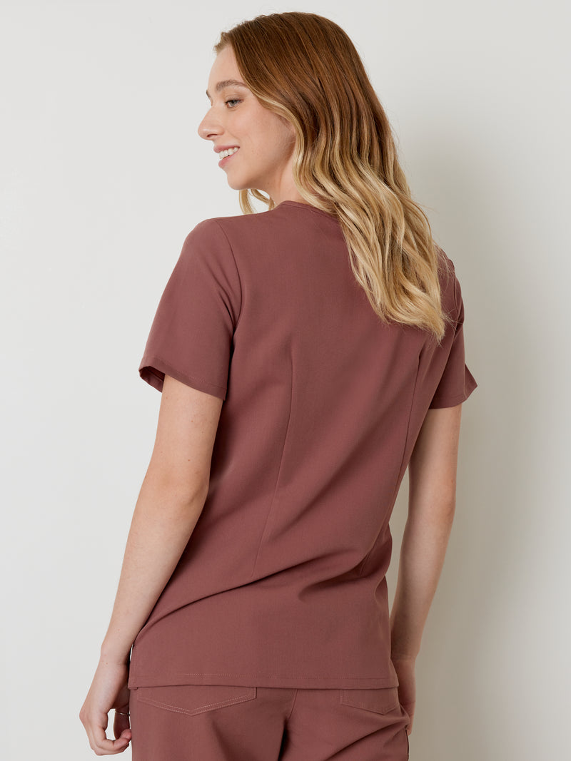 GABRIELLE RE-GARDE™ - MARRON - One Pocket Scrub Top - SILVADUR™||GABRIELLE RE-GARDE™ - MARRON - Haut Une Poche - SILVADUR™