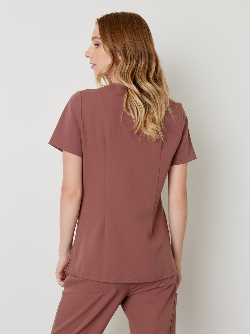 CHLOE RE-GARDE™ - MARRON - Three Pockets Scrub Top - SILVADUR™||CHLOE RE-GARDE™ - MARRON - Haut Trois Poches - SILVADUR™