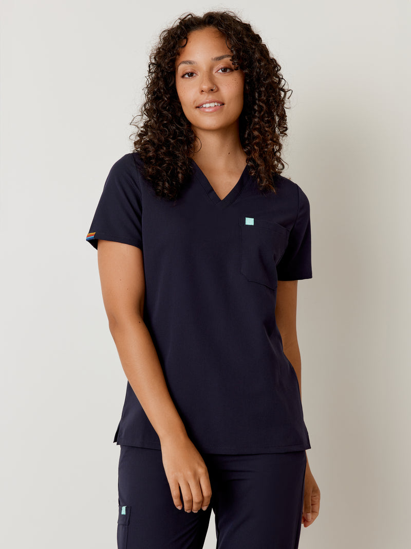 GABRIELLE RE-GARDE™ - RETRO BLEU NAUTIQUE - One Pocket Scrub Top||GABRIELLE RE-GARDE™ - RETRO BLEU NAUTIQUE - Haut Une Poche