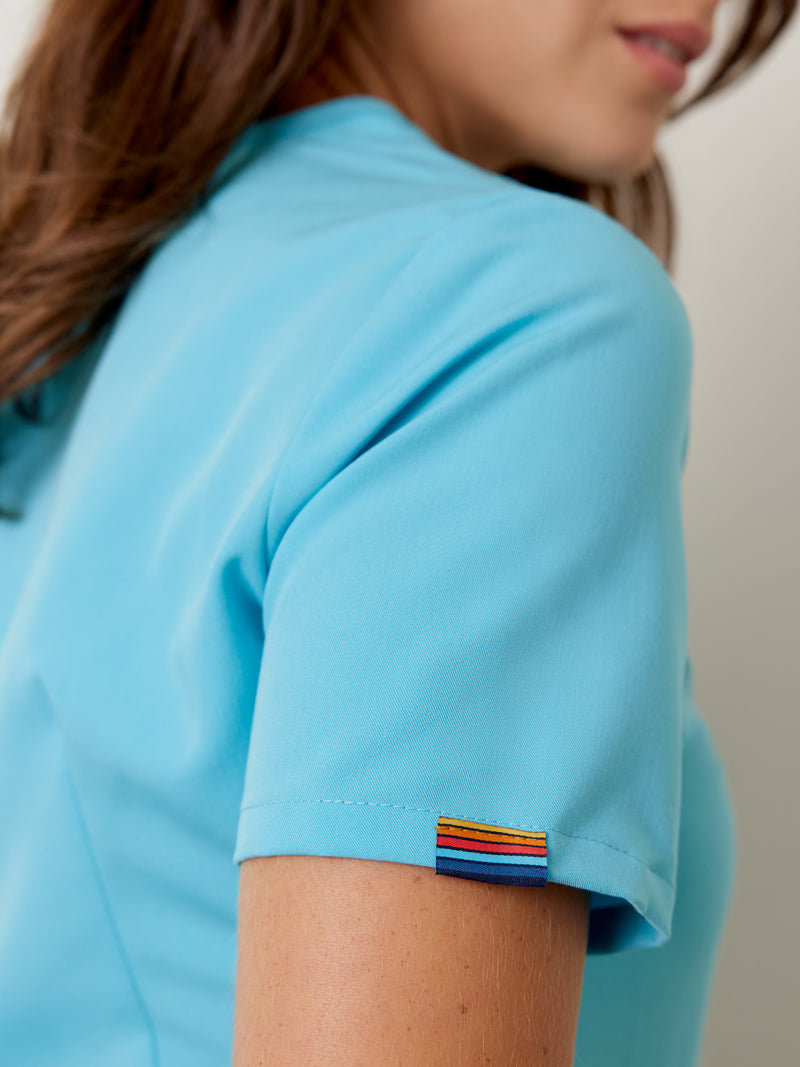 GABRIELLE RE-GARDE™ - RETRO BLEU - One Pocket Scrub Top||GABRIELLE RE-GARDE™ - RETRO BLEU - Haut Une Poche