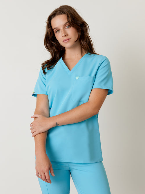 GABRIELLE RE-GARDE™ - RETRO BLEU - One Pocket Scrub Top||GABRIELLE RE-GARDE™ - RETRO BLEU - Haut Une Poche