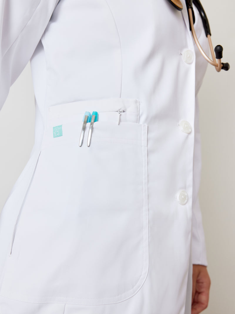 Women's Lab Coat - Garde-Malade||Sarrau de Laboratoire pour Femme - Garde-Malade