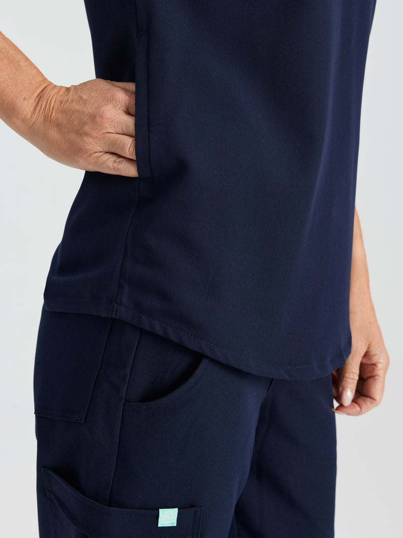 CHARLIE RE-GARDE™ - BLEU NAUTIQUE - Mandarine Collar Scrub Top||CHARLIE RE-GARDE™ - BLEU NAUTIQUE - Haut Col Mao